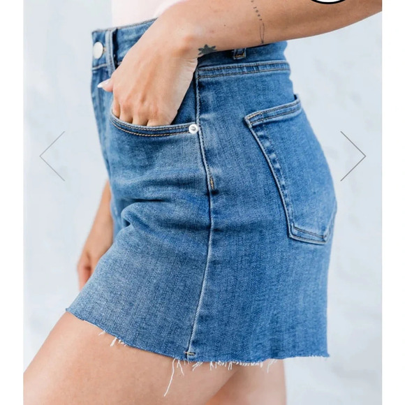 Pink Lily Jean Shorts - Picture 2 of 5